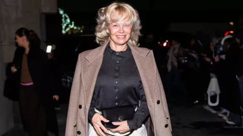 Pamela Anderson corte de pelo shaggy bob mujeres de 50