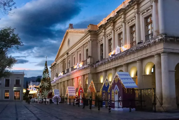 San Cristóbal de las Casas en navidad fotos adornos y diciembre 2024.jpg