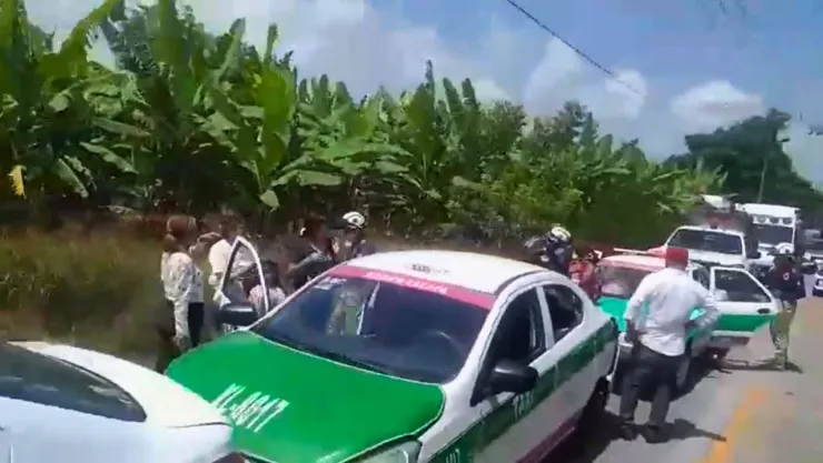 Cinco vehículos estuvieron involucrados en el accidente registrado sobre la carretera Coatepec-Xico