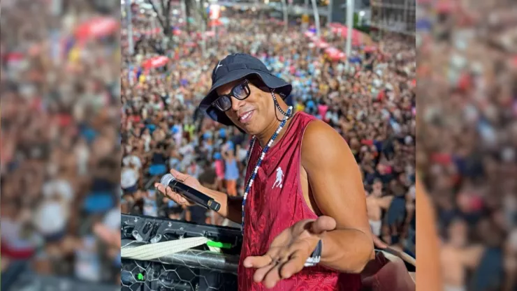 Ronaldinho comienza festejo por su cumpleaños 45 tres días antes.jpg