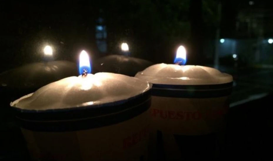 Habitantes de la Ciudad de México salieron a las calles con veladoras como acción por los 43 alumnos de la Escuela Normal en Ayotzinapa