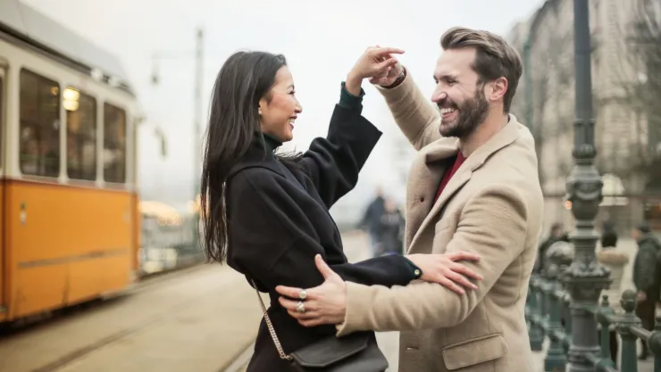 La manera correcta de enamorar a una chica, según su signo