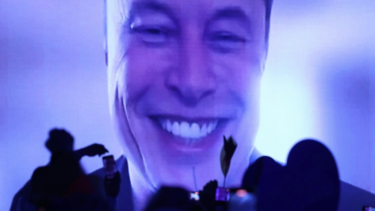 Elon implementó 120 horas semanales de trabajo dentro de una de sus empresas