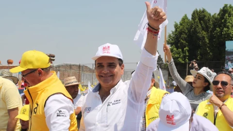 El exgobernador de Michoacán, Silvano Aureoles, acudió al Comité Organizador del Frente Amplio por México, para registrarse como candidato de la oposición.