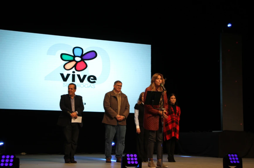 Maki Ortiz dirigiendo unas palabras previo al evento