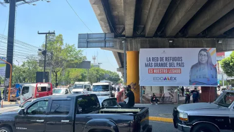 Bloqueo de transportistas y operdores de grúas en el Edomex