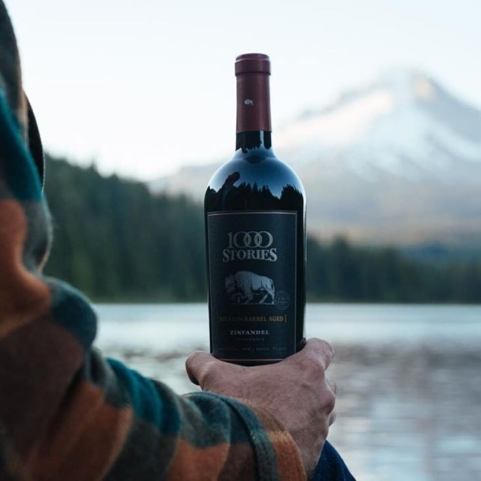 1000 stories botella de vino