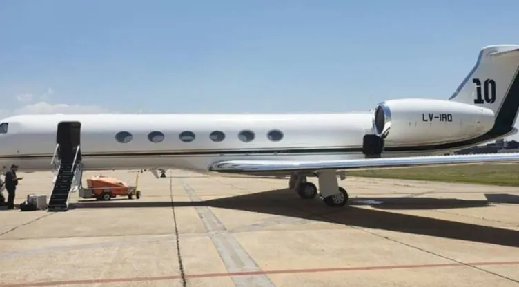 alberto-fernandez-avion-lionel-messi.jpg