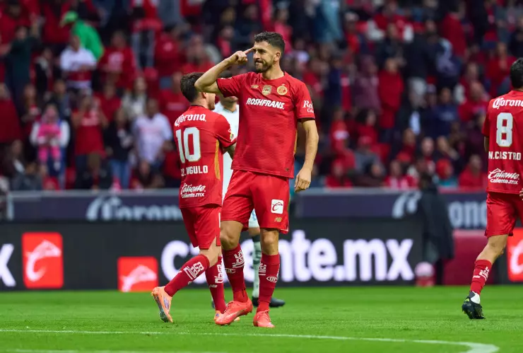 Joao Paulo Dias, delantero del Toluca, festeja gol en el Apertura 2025
