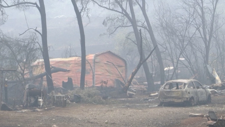 Incendios forestales en California cobran sus primeras víctimas mortales.