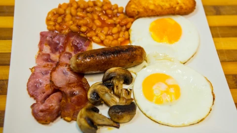 Evita estos alimentos si quieres cuidar tu cerebro y mantener intacta tu memoria