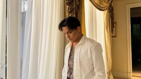Christian Nodal sin tatuajes en el rostro