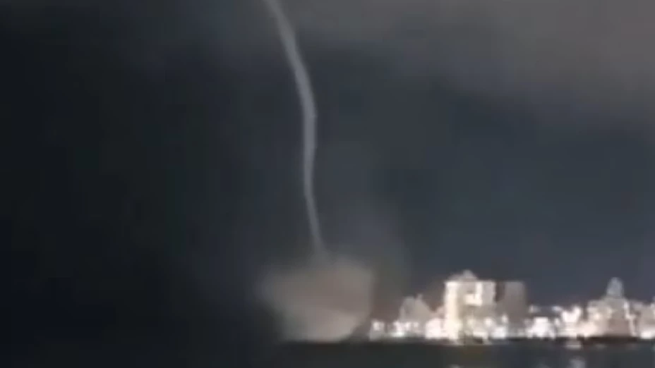 VIDEO | Captan tromba marina en Boca del Río, Veracruz