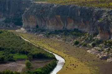 Vista aérea del río Bravo en la frontera entre EU y México.