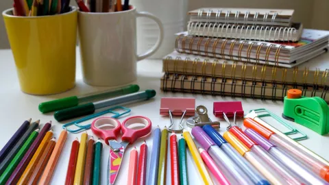 Estos son los mejores cuadernos, gomas, tijeras y plumas