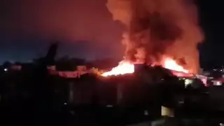 Así se vio el fuerte incendio que calcinó supermercado en Amalucan hoy 28 de noviembre de 2024
