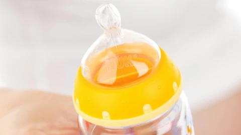 bebe-coma-etilico-biberón-con-leche-y-vino-que-hizo-la-abuela-italia