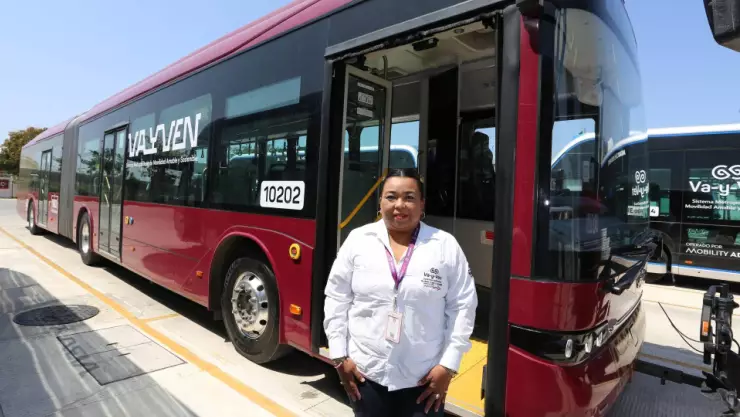 Yucatán tiene a la PRIMERA operadora mujer de transporte público del Va y Ven del sureste mexicano