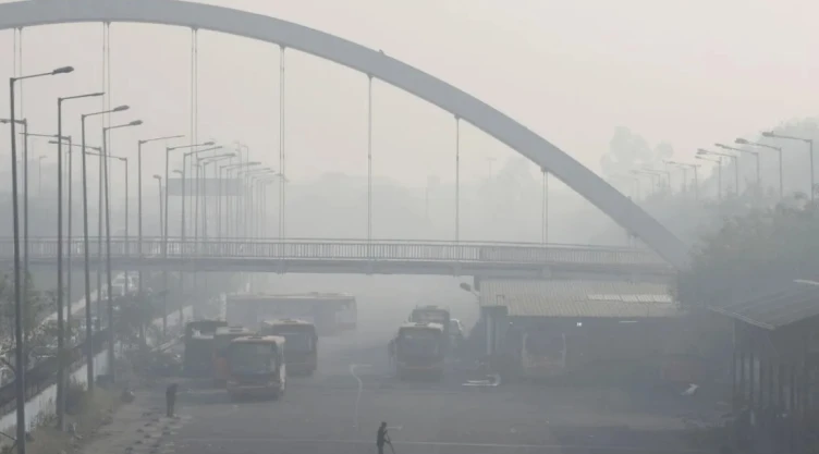 nueva delhi contaminación escuelas
