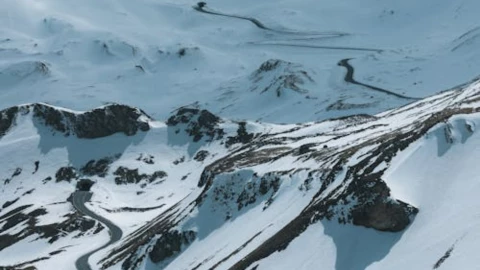 Una mujer muere en una montaña tras ser abandonada.png