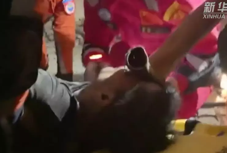 rescate-superviviente-5-días-bajo-escombros-terremoto-en-myanmar