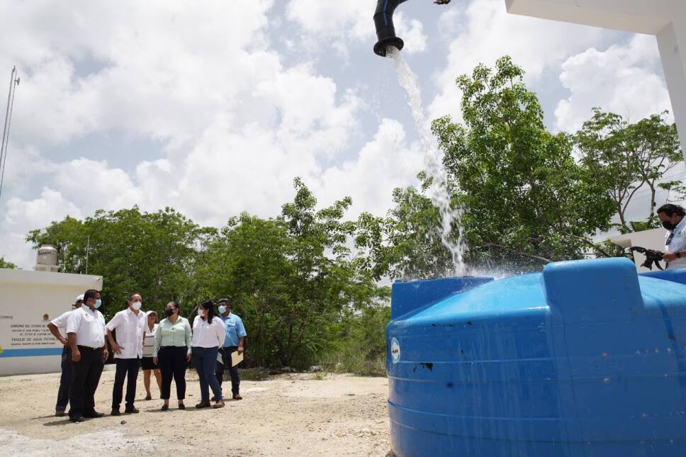 Entregan obra pública en Mahahual; tiene valor de más de 136 millones