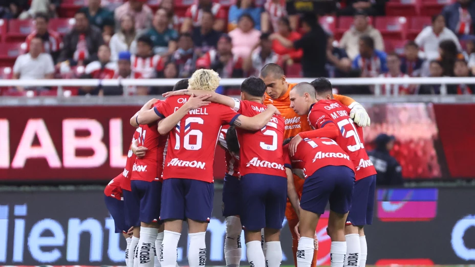 Fernando Gago “cepilla” a cuatro titulares de Chivas para la Concachampions