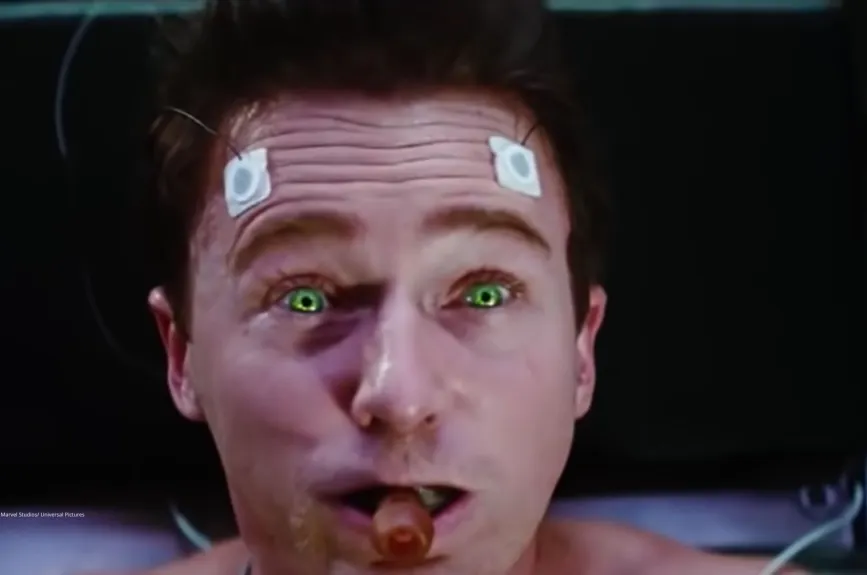 Edward Norton Hulk TV Azteca_18.jpg