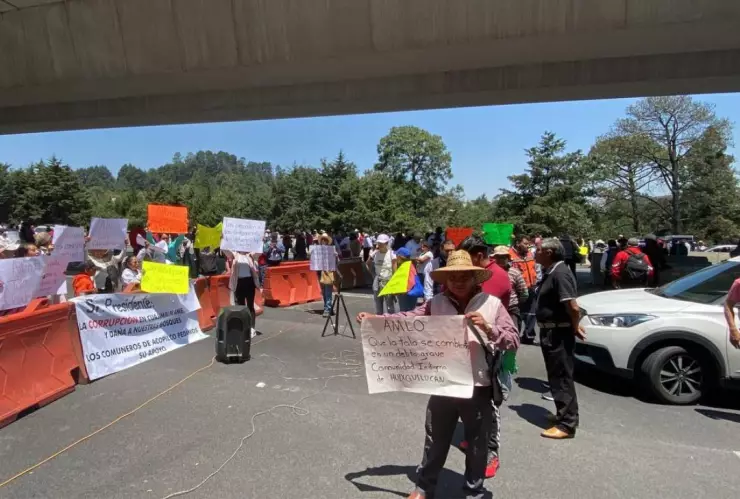 Comuneros bloquean la México-Toluca en ambos sentidos