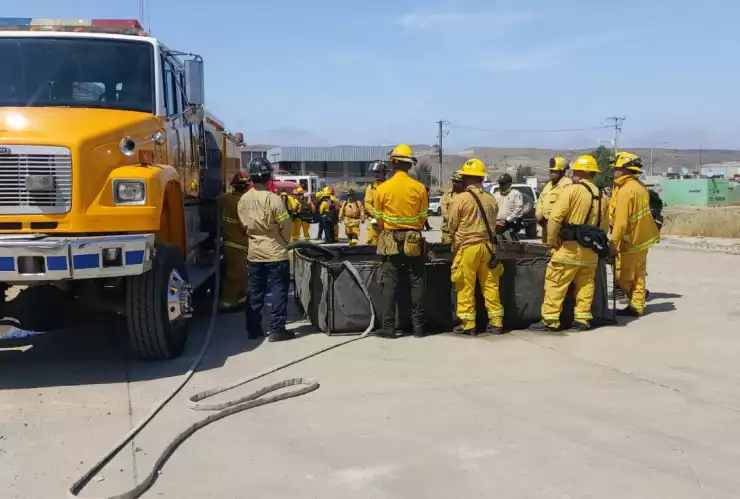 Bomberos de Tijuana se capacitan en combate de incendios forestales