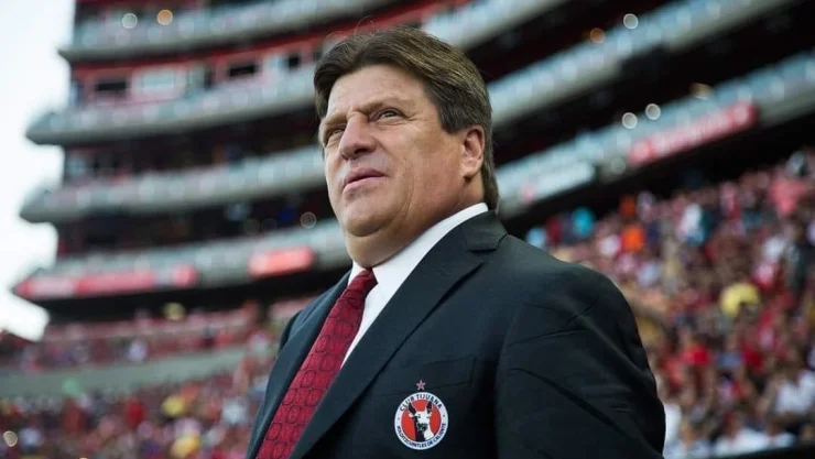 Miguel Herrera con Xolos
