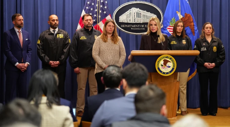 Pam Bondi, Departamento de Justicia, demanda, Nueva York, inmigración.