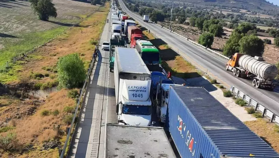 Continúa el bloqueo en la autopista Arco Norte