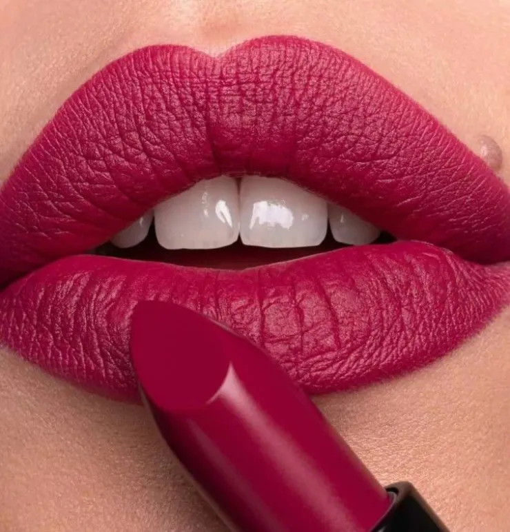 5 tonos de labiales que dan volumen a los labios finos y aportan luz a todo el rostro