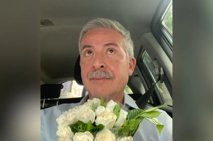 A lo largo de la serie, su personaje enfrenta dilemas éticos que ponen a prueba su lealtad a la institución y a su gente. Sabe que ser jefe es más que dar órdenes: es asumir las balas que otros no ven venir.