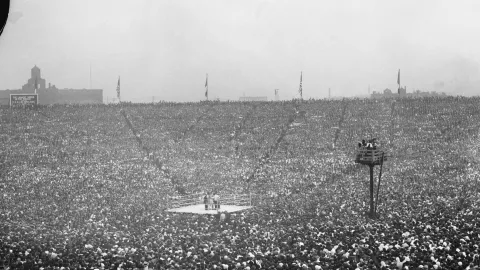 Jack Dempsey arena llena