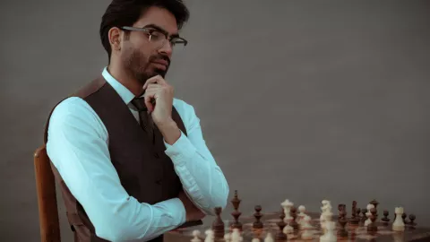 Fijación anal: qué es, cómo influye en tu personalidad y qué dice la psicología actual