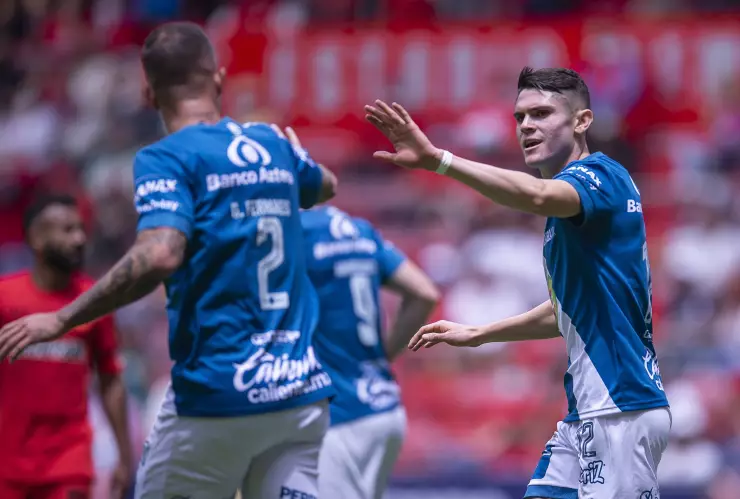 Israel Reyes y Gustavo Ferrareis con Puebla
