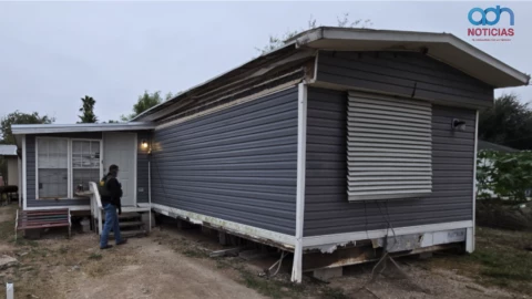 Así encontraron a 43 migrantes ocultos en una casa de tráfico en Texas