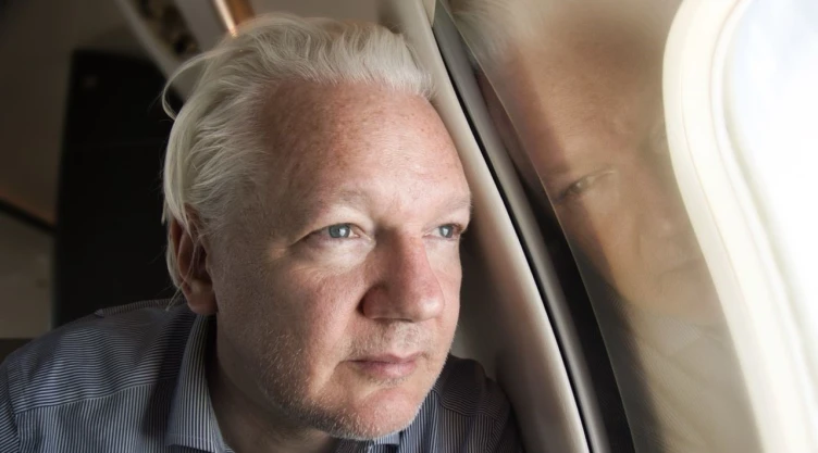 julian-assange-wikileaks-rumbo-australia-vuelo-escala-bangkok