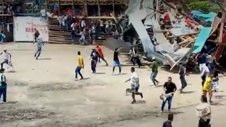 ¡Emergencia en Colombia! Grada colapsa en Plaza de Toros; 500 heridos