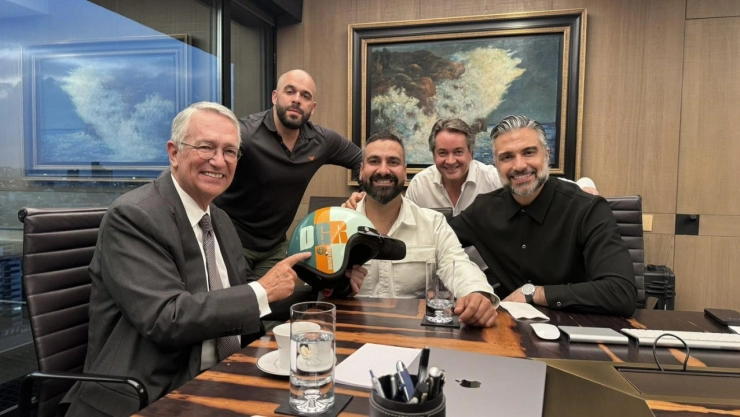 De-qué-trata-la-rodada-que-apoya-Ricardo-B-Salinas-Pliego-con-Jaime-Camil