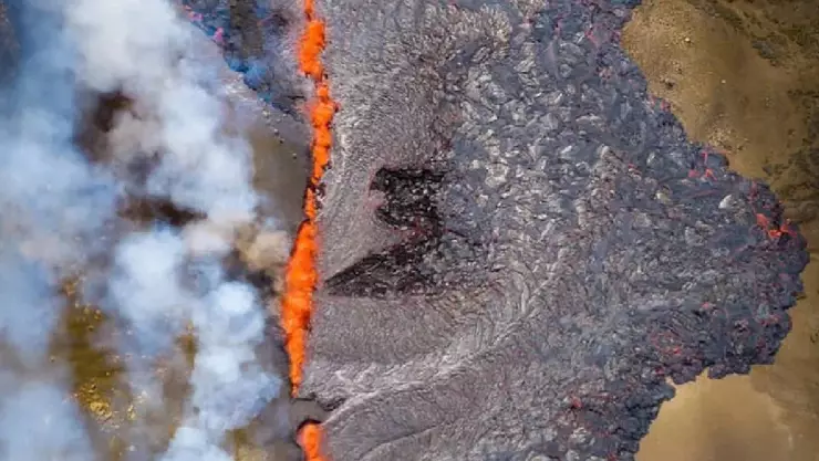 Volcán entra en erupción en islandia