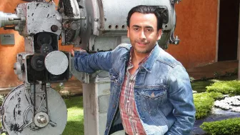 ¡Gran estilo para La Granja VIP! Adalberto Javier Ramones Martínez ha tenido diversas facetas en el entretenimiento y no hay duda de que todas han sido un éxito para él.