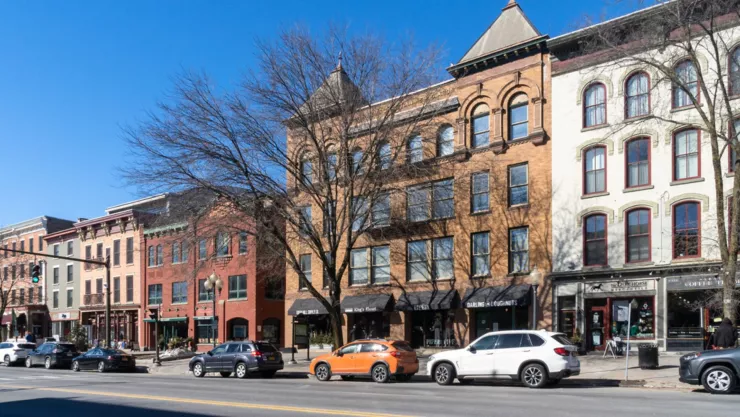 Una calle de Saratoga Springs, en el estado de Nueva York.