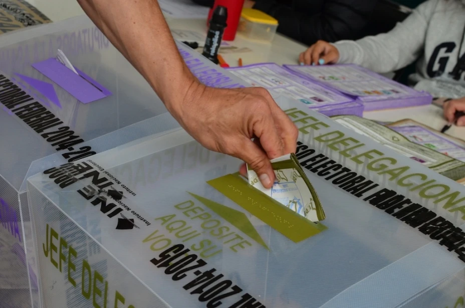 urnas llenas de votos