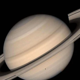 Vista de los anillos del planeta Saturno
