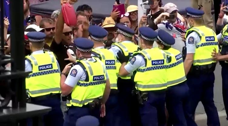nueva zelanda manifestantes restricciones covid-19