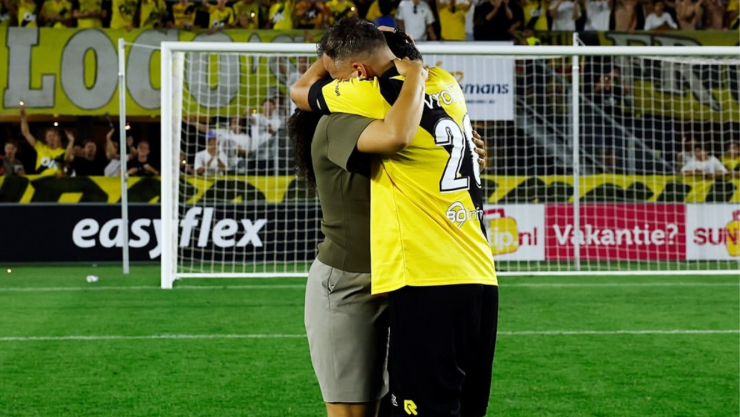 Así apoyó el público a un jugador de futbol tras su dolorosa pérdida: “El cielo tiene una estrellita más”