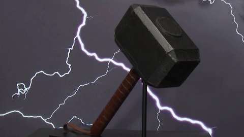 Objetos de “Star Wars” y un martillo de “Thor” a subasta en Hollywood.